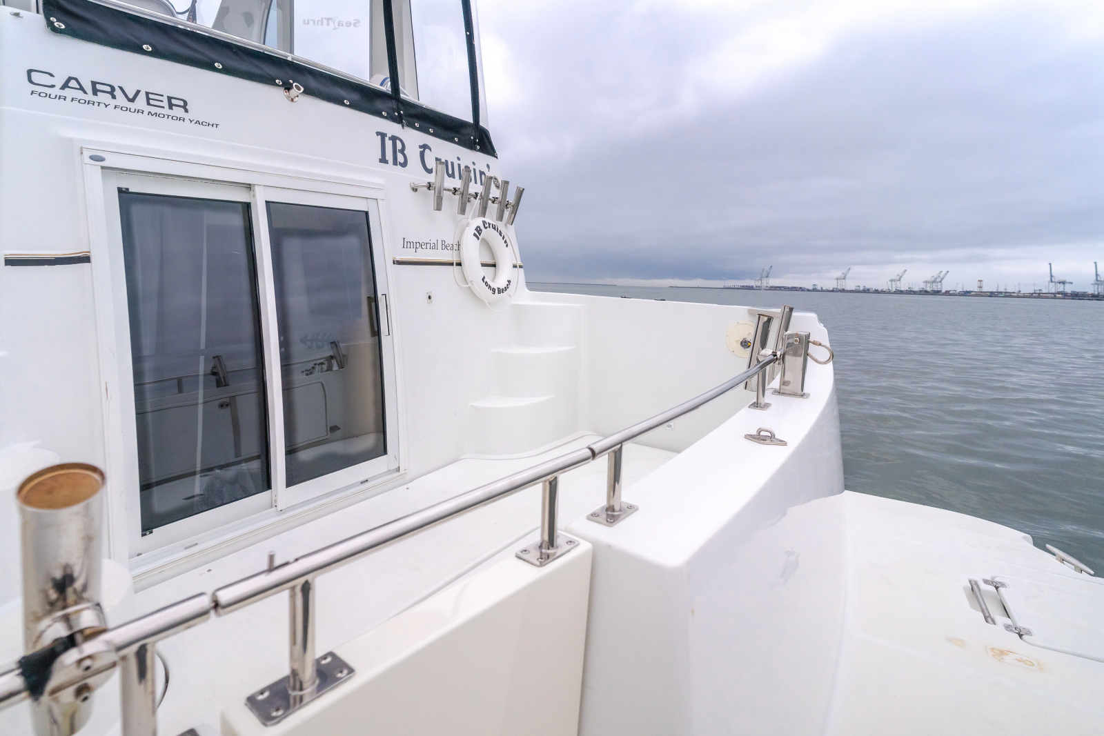 2001 Carver 444