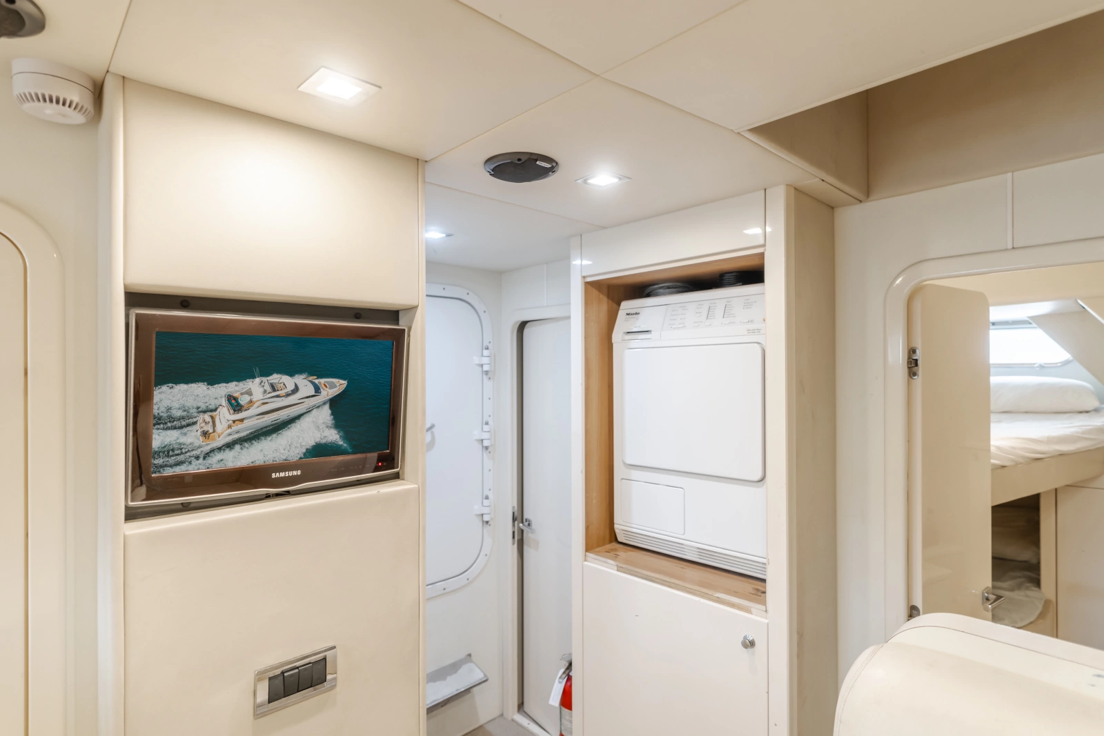 2011 Sunseeker 88 Yacht
