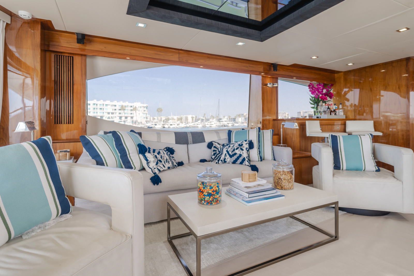 2011 Sunseeker 88 Yacht