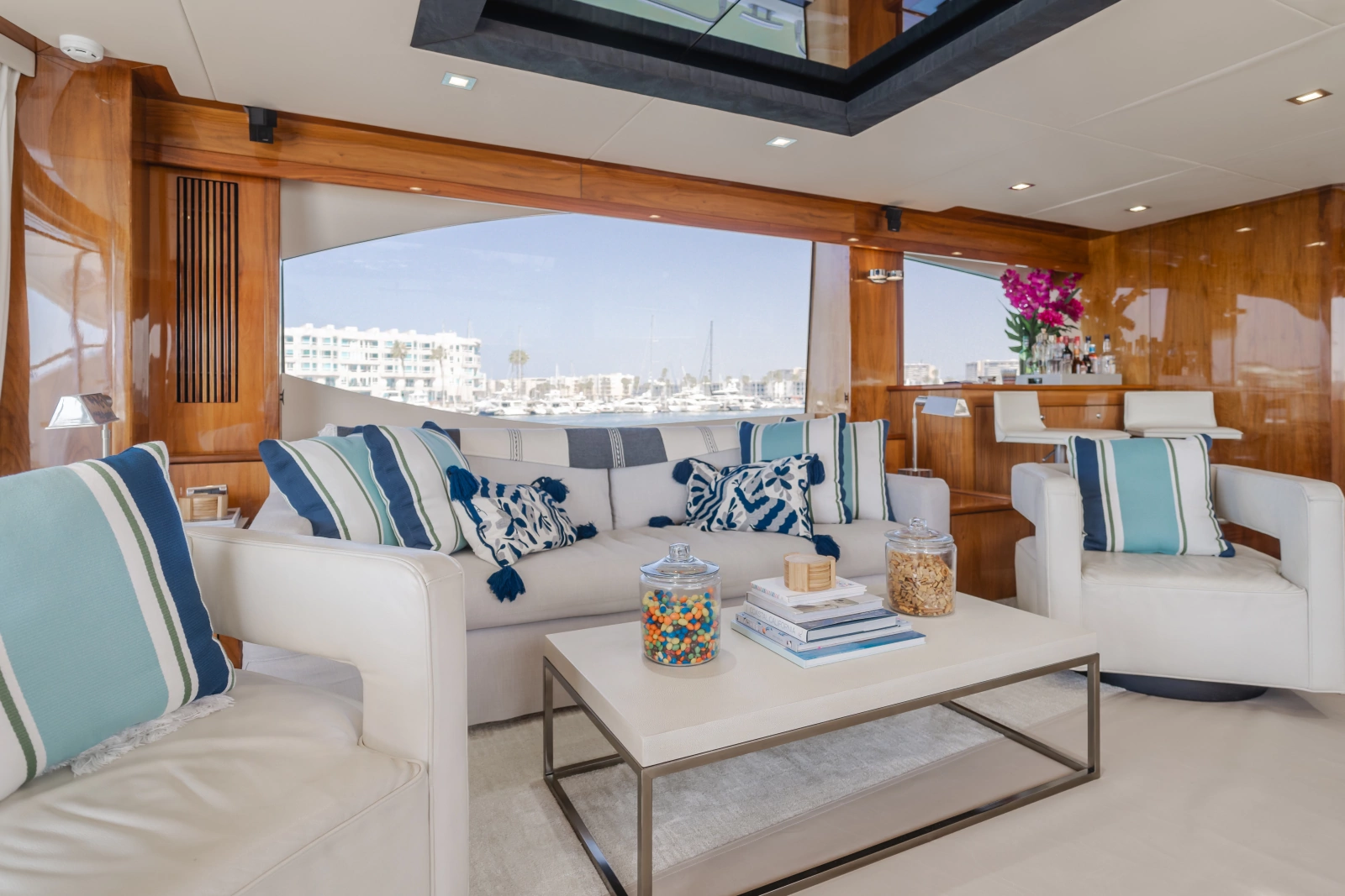 2011 Sunseeker 88 Yacht