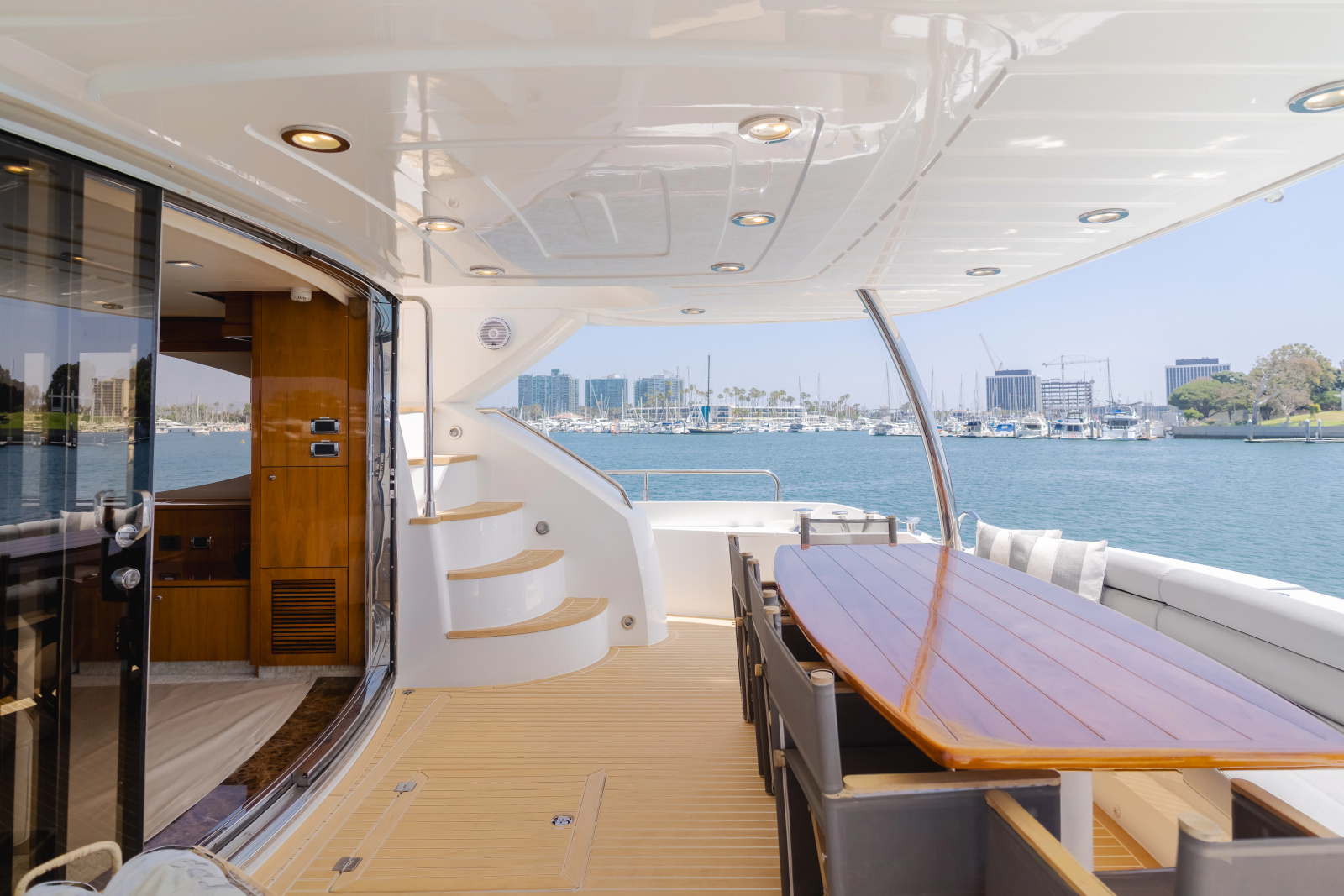 2011 Sunseeker 88 Yacht