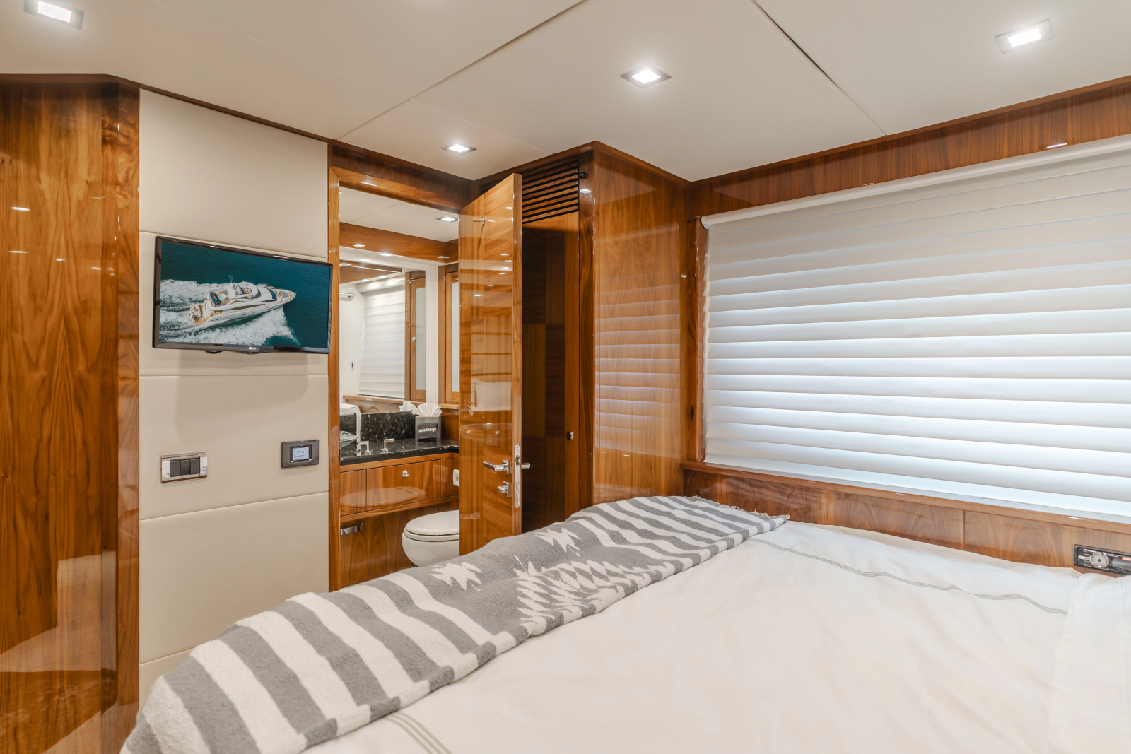 2011 Sunseeker 88 Yacht