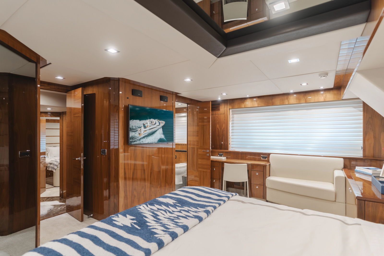 2011 Sunseeker 88 Yacht