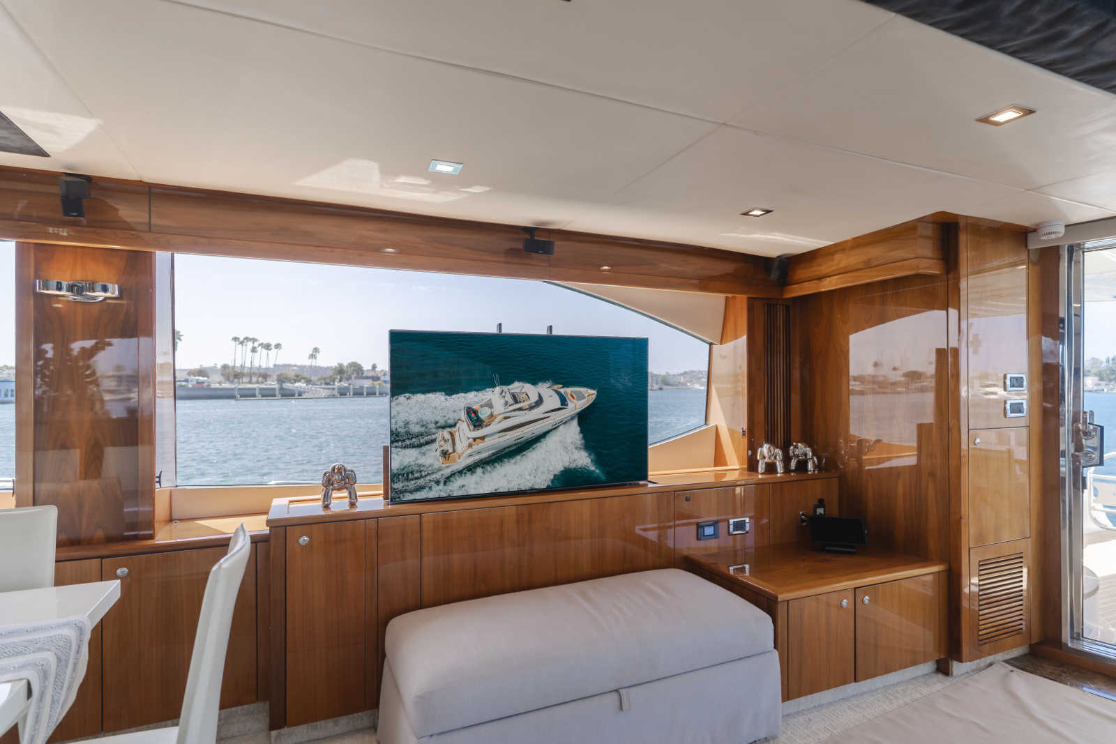 2011 Sunseeker 88 Yacht