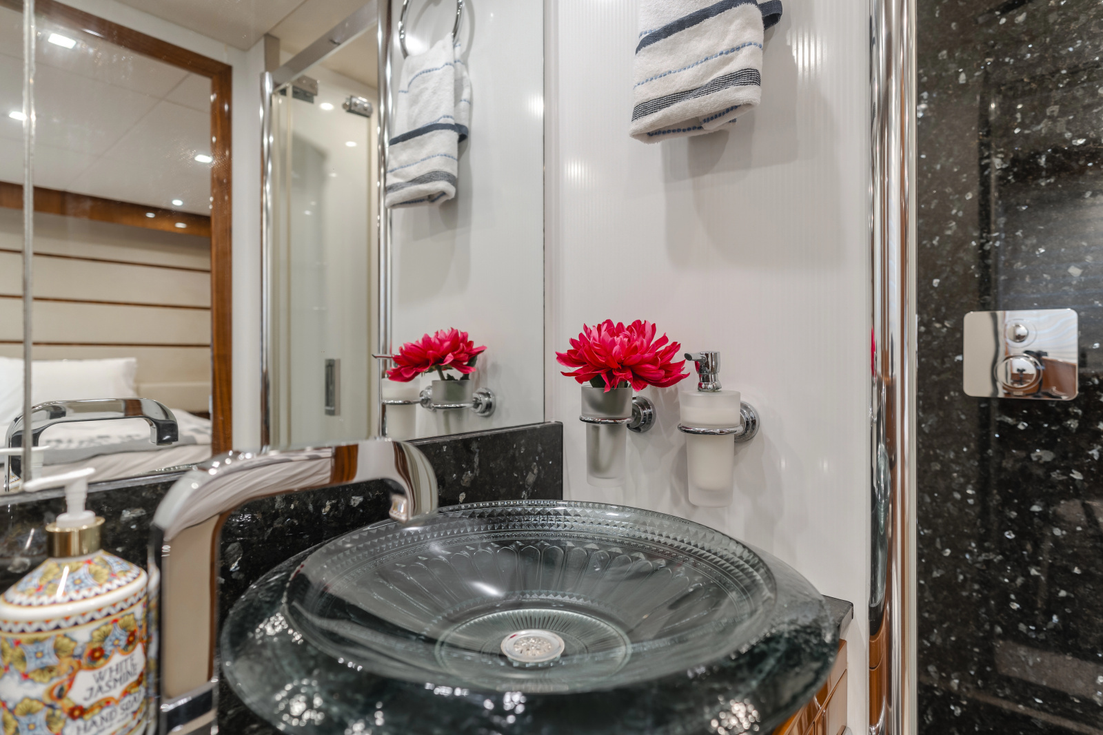 2011 Sunseeker 88 Yacht