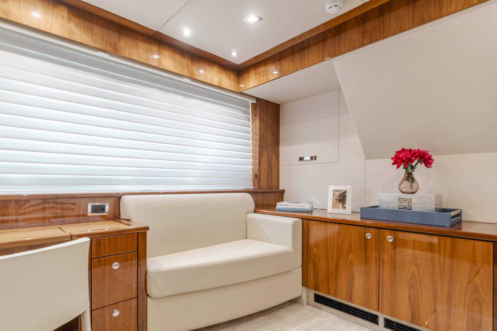 2011 Sunseeker 88 Yacht