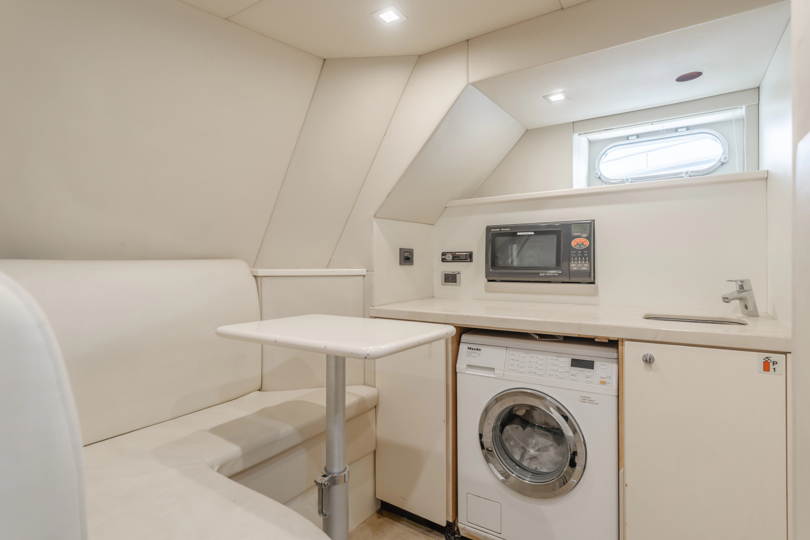 2011 Sunseeker 88 Yacht