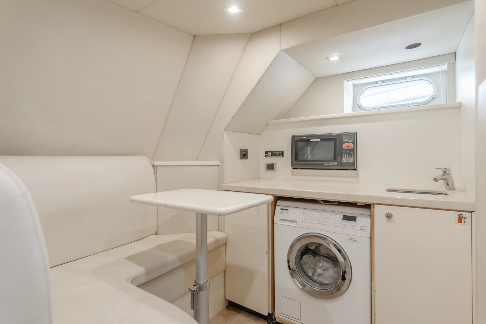 2011 Sunseeker 88 Yacht