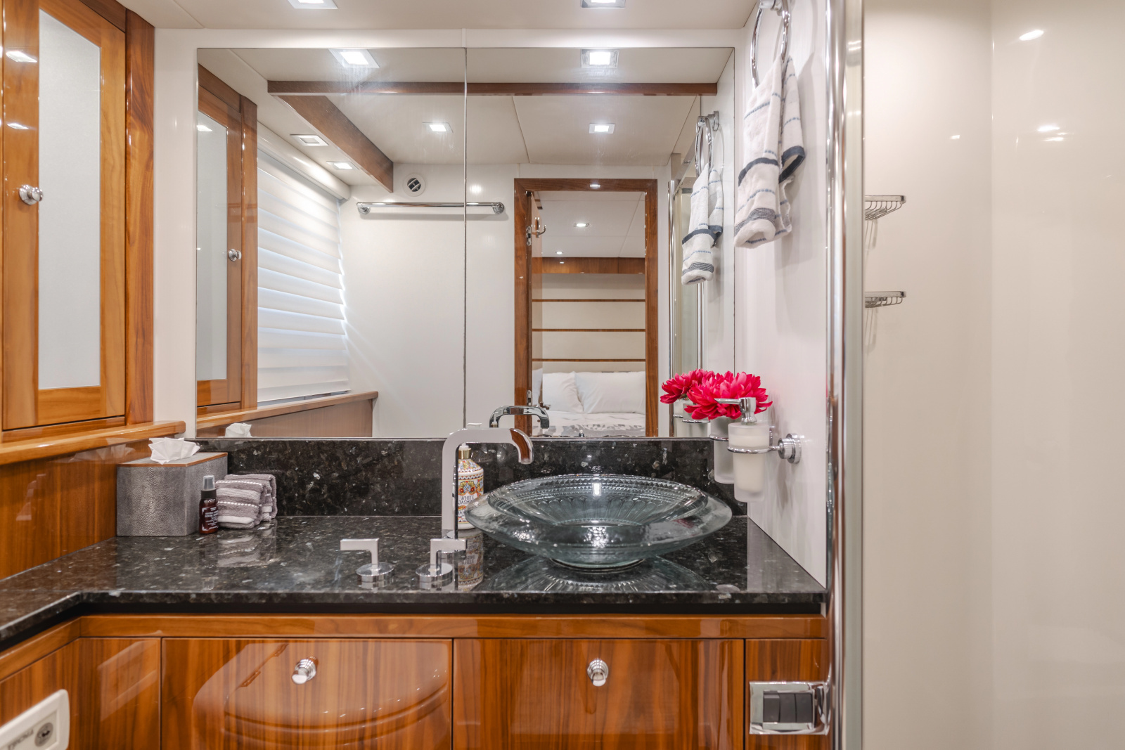 2011 Sunseeker 88 Yacht