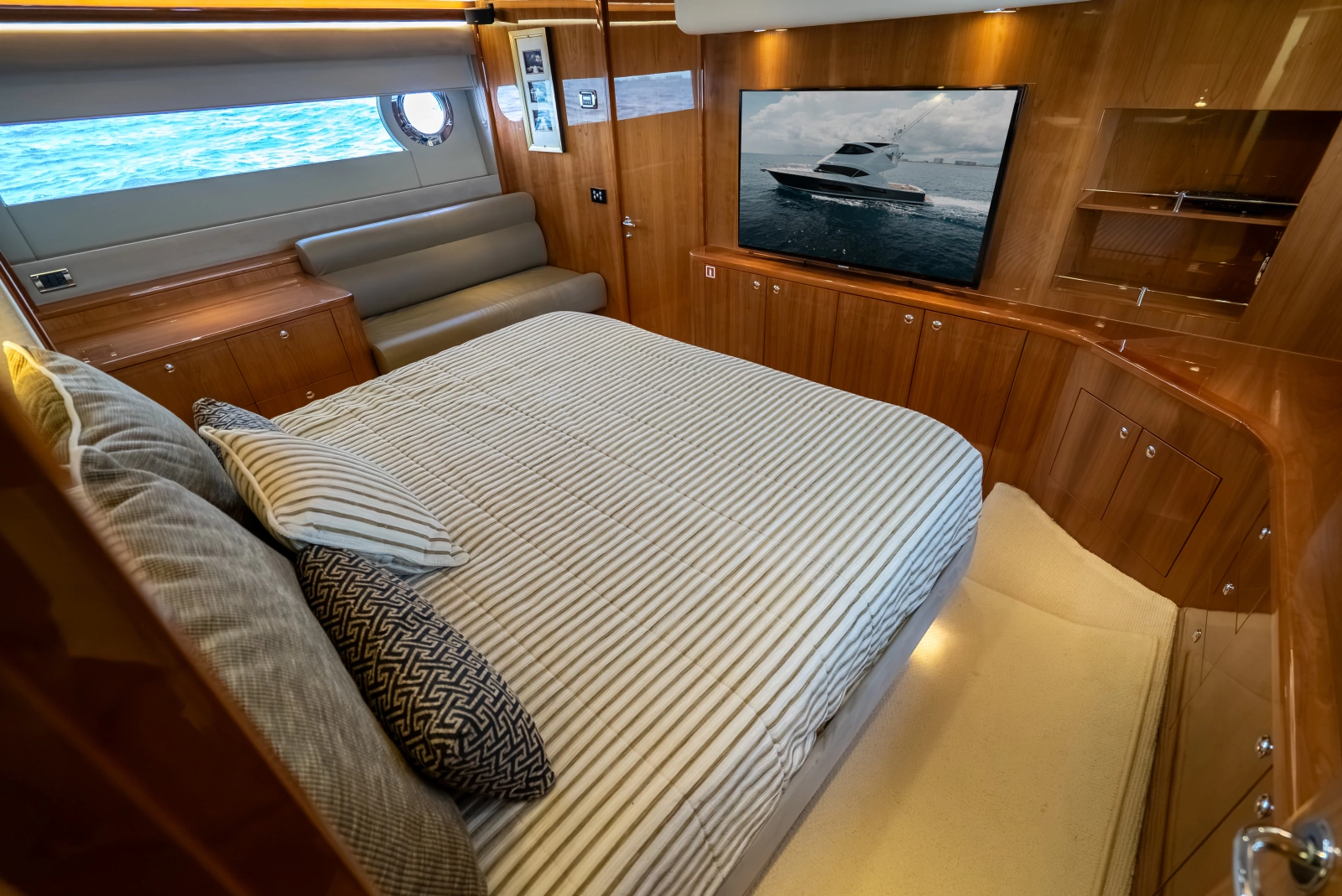 2013 Riviera 53 Enclosed Flybridge