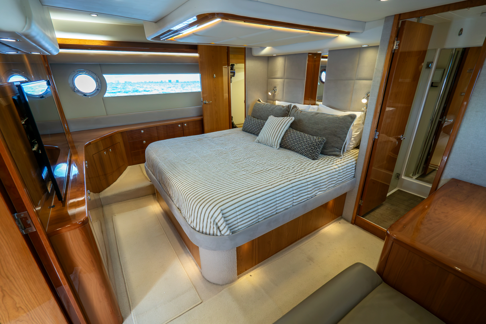 2013 Riviera 53 Enclosed Flybridge