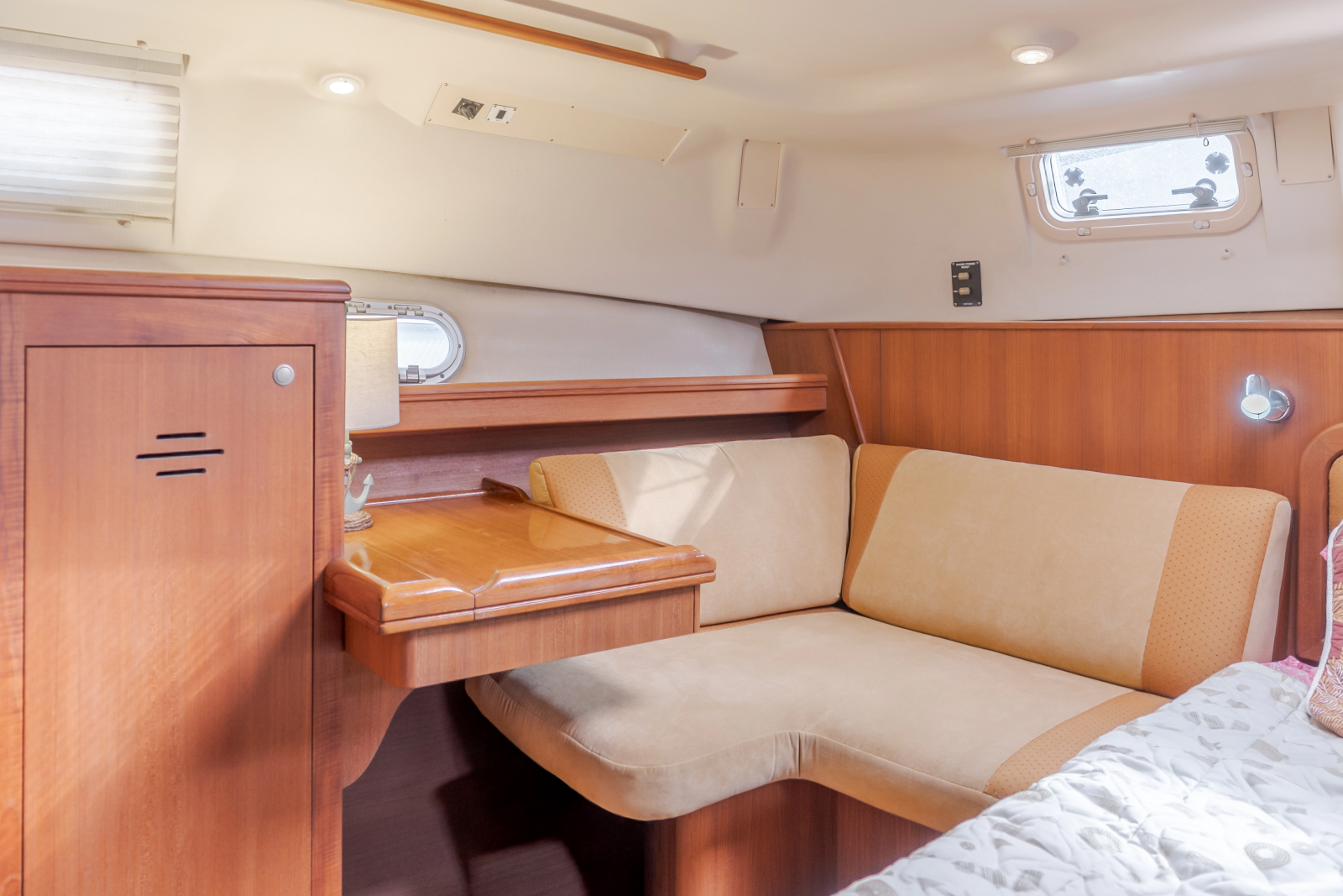 2001 Hunter Passage 456