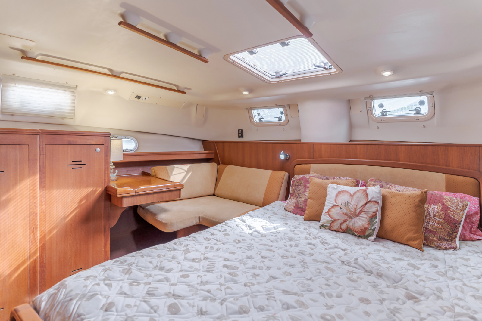 2001 Hunter Passage 456