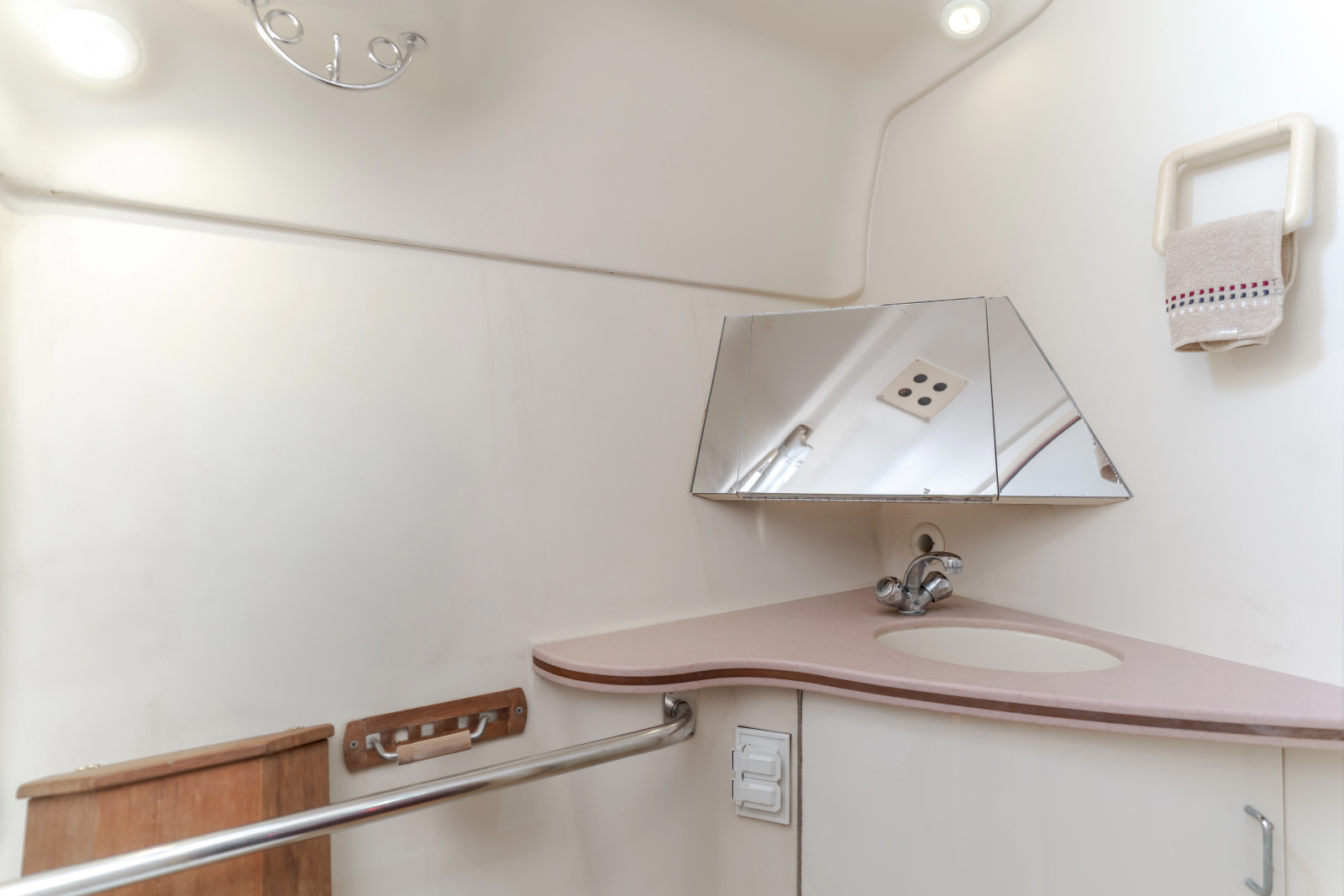 2001 Hunter Passage 456