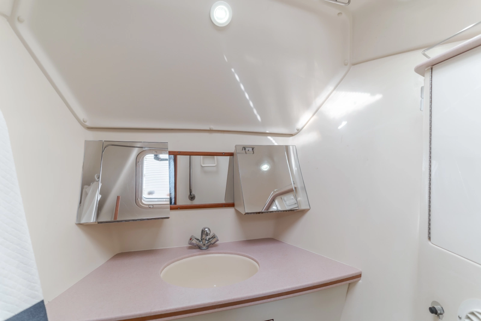 2001 Hunter Passage 456