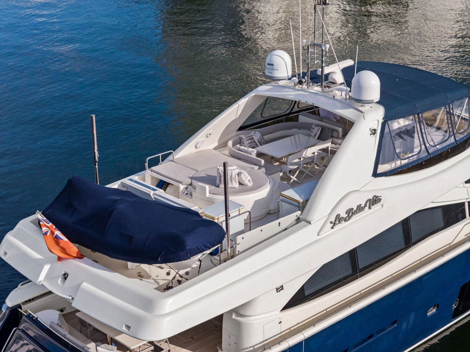 83' 2006 Ferretti Yachts 830