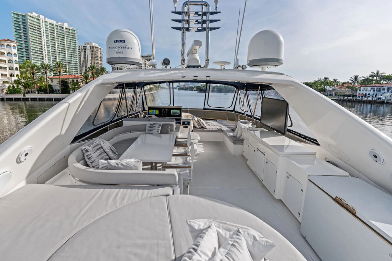 2006 Ferretti Yachts 830