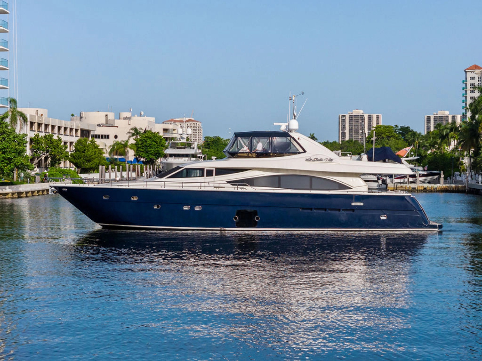 83' 2006 Ferretti Yachts 830