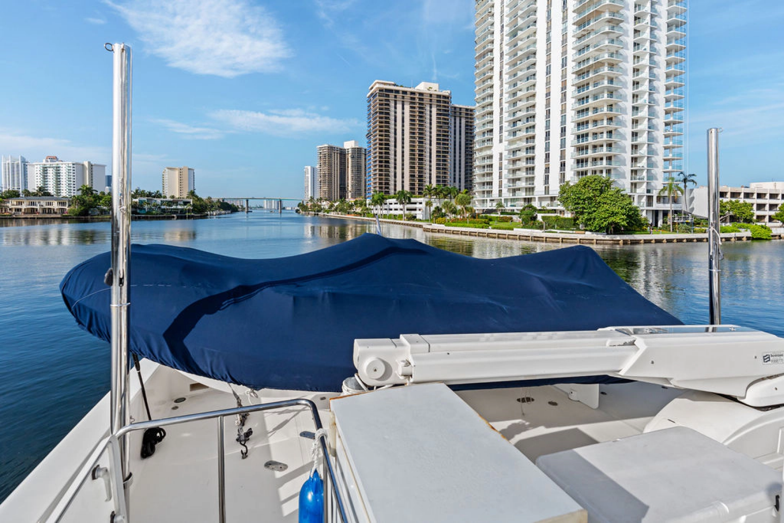 2006 Ferretti Yachts 830