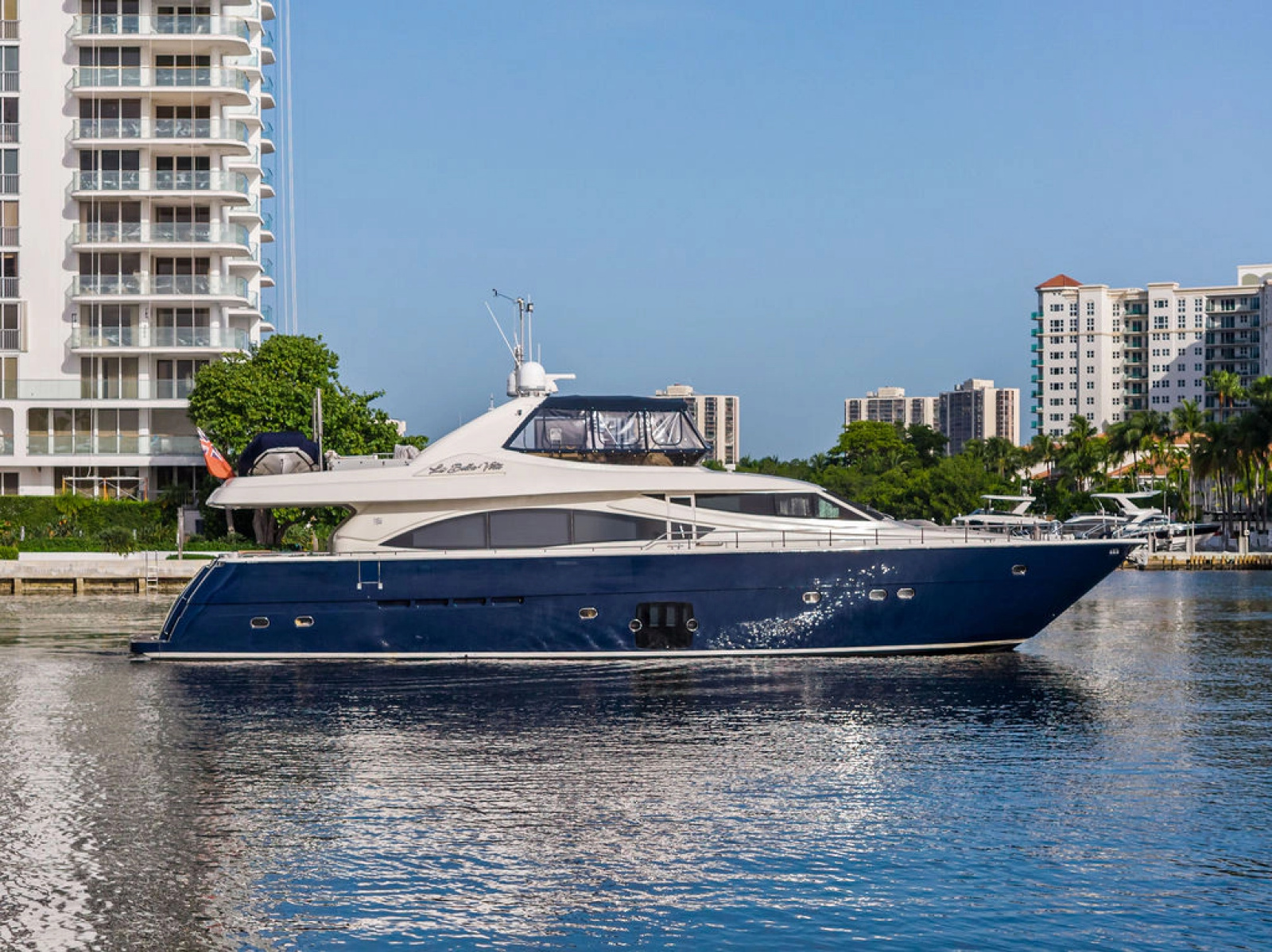 83' 2006 Ferretti Yachts 830