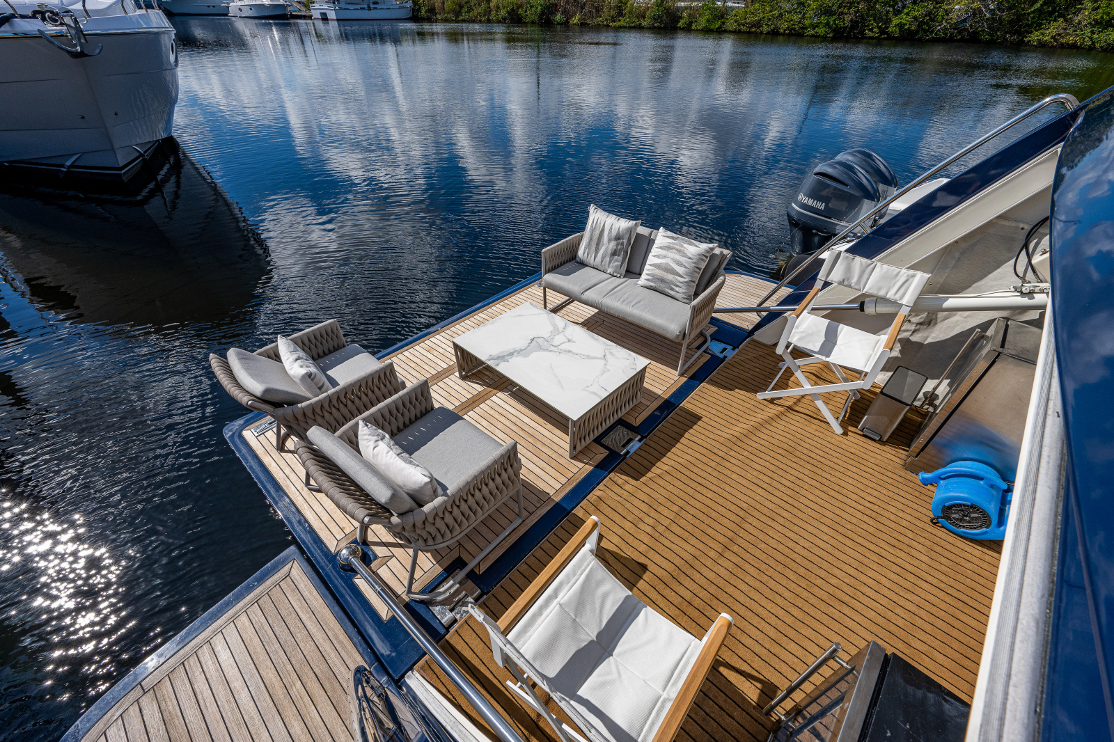83' 2006 Ferretti Yachts 830