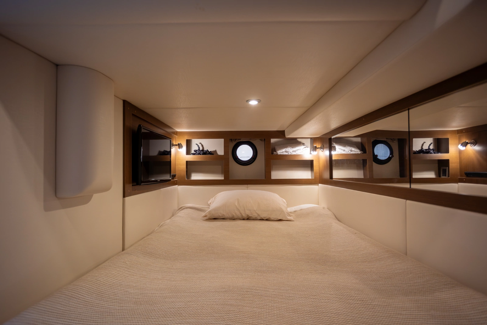 2018 Sea Ray Sundancer 350 Coupe - Rare Shaft Drive