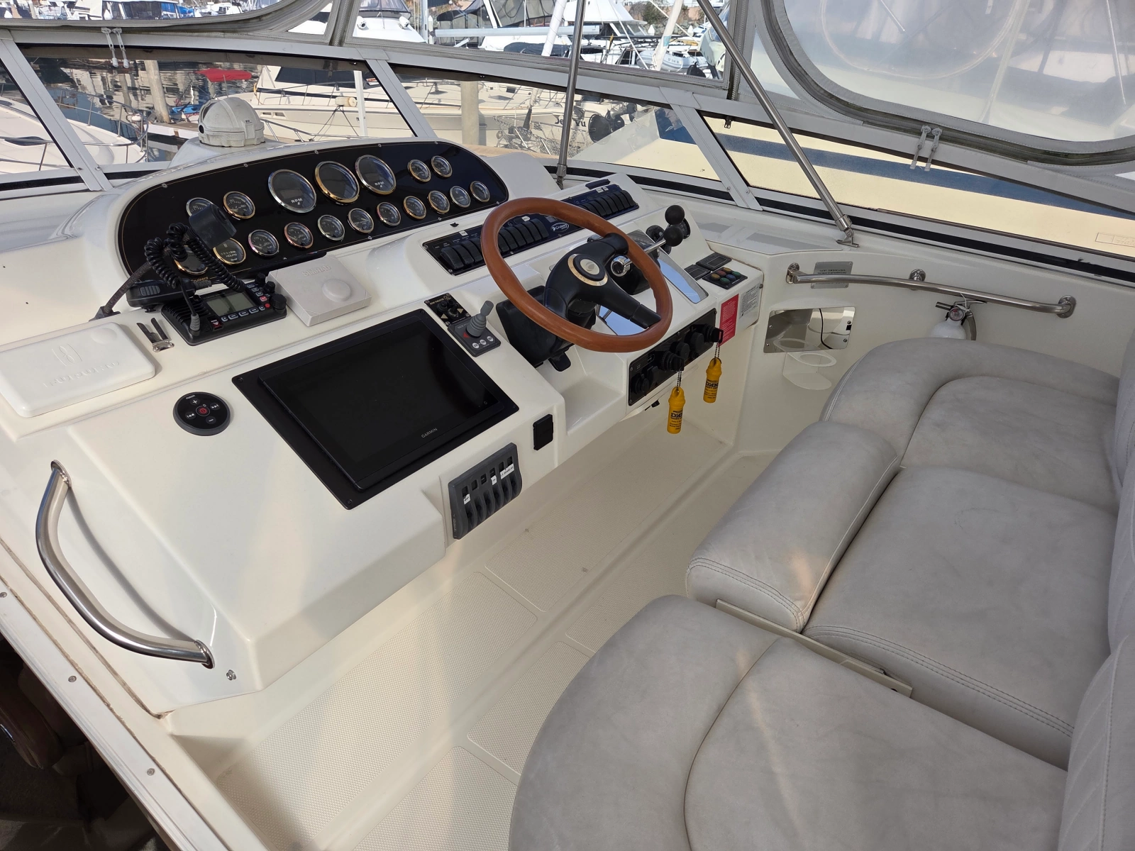 2000 Cruisers Yachts Sport 50