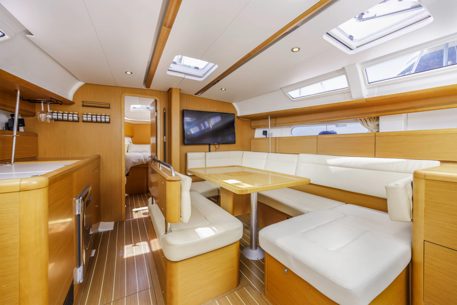 2011 Jeanneau Sun Odyssey 44i
