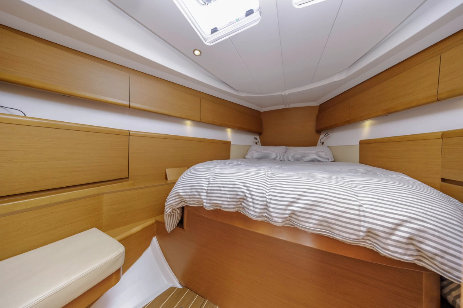 2011 Jeanneau Sun Odyssey 44i