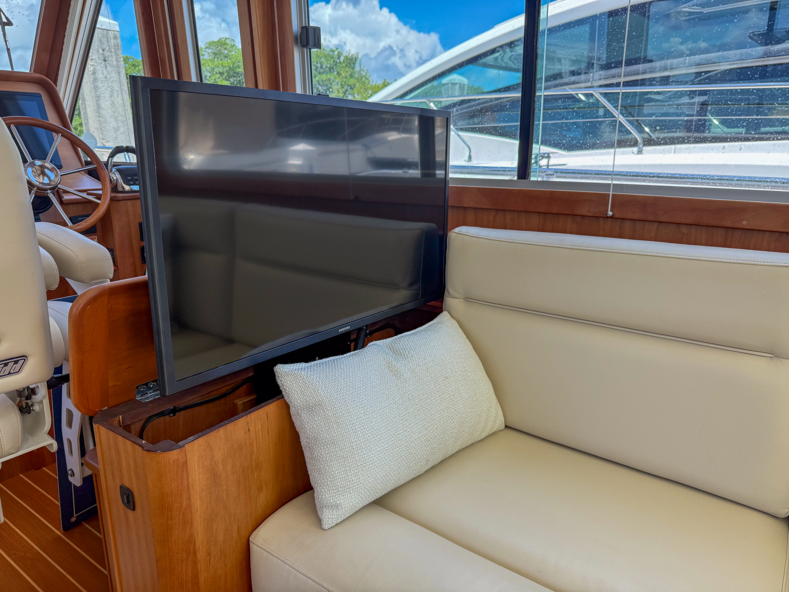 2019 Sabre 42 Salon Express