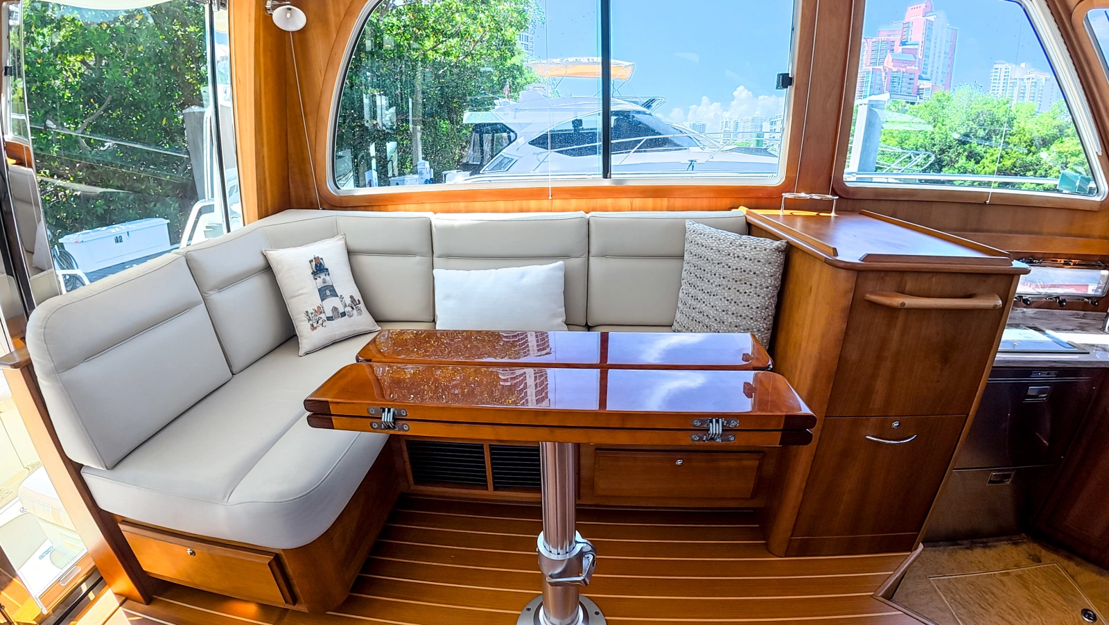 2019 Sabre 42 Salon Express