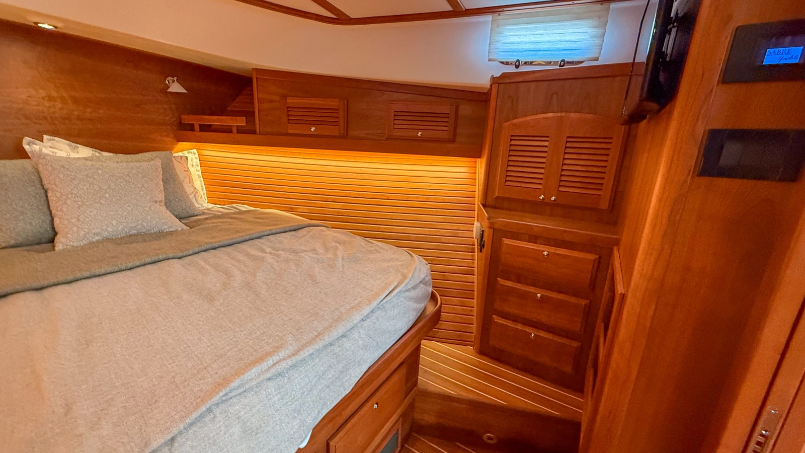 2019 Sabre 42 Salon Express