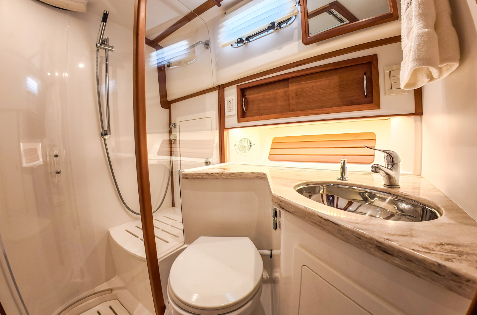 2019 Sabre 42 Salon Express