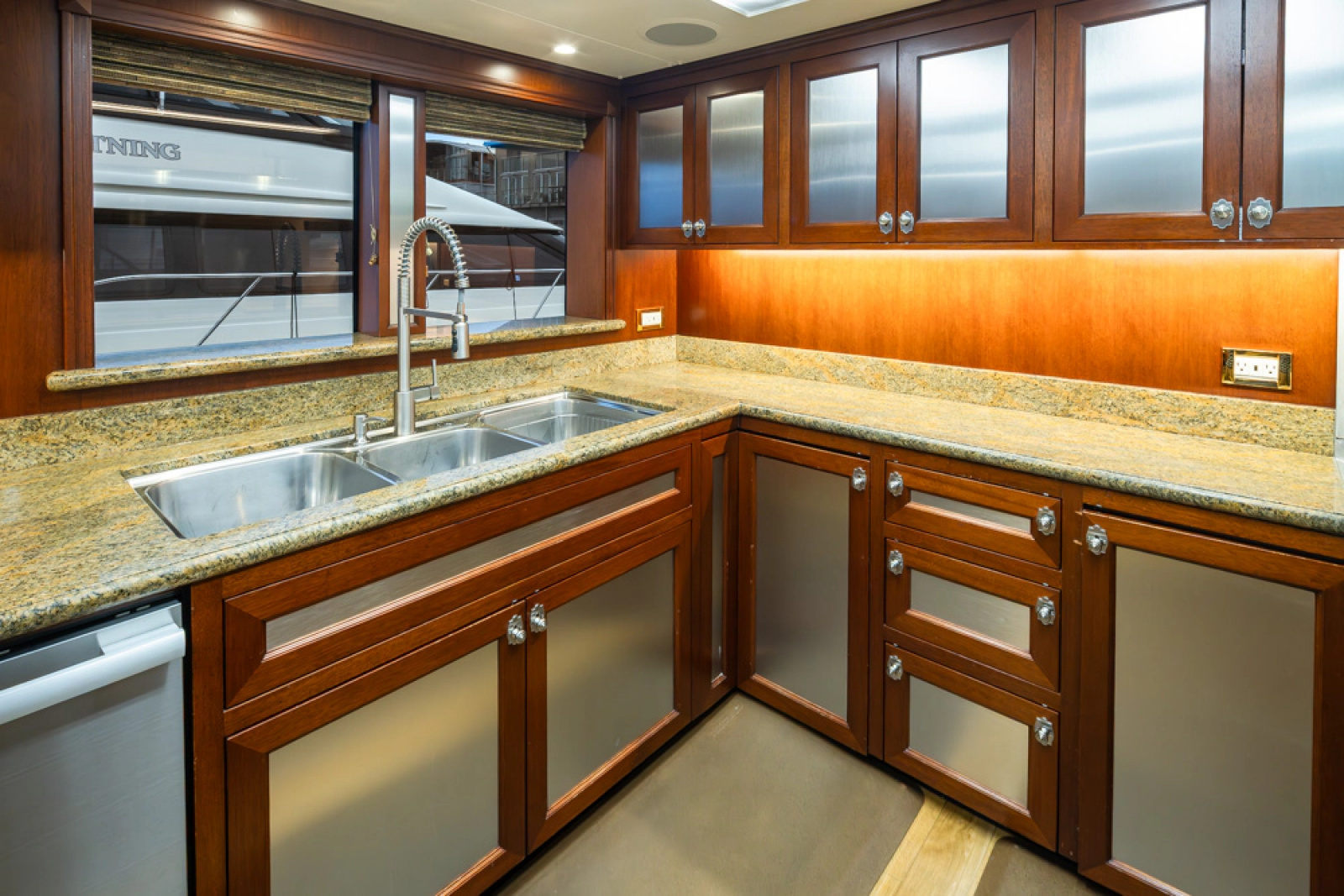1989 Delta Marine Flybridge Motoryacht