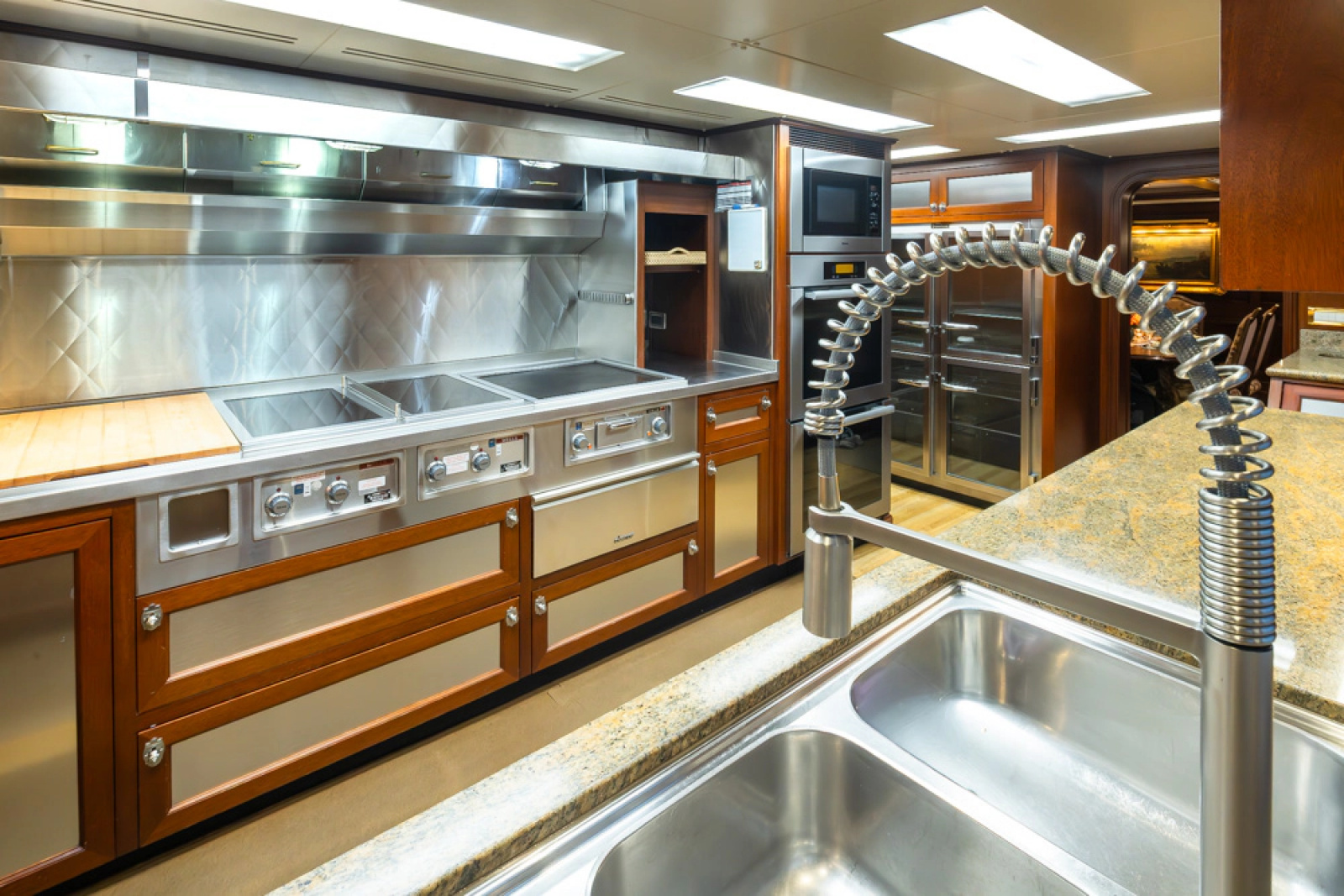 1989 Delta Marine Flybridge Motoryacht