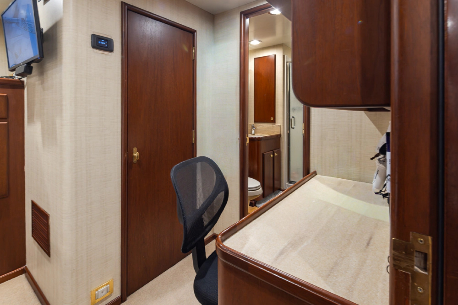 1989 Delta Marine Flybridge Motoryacht