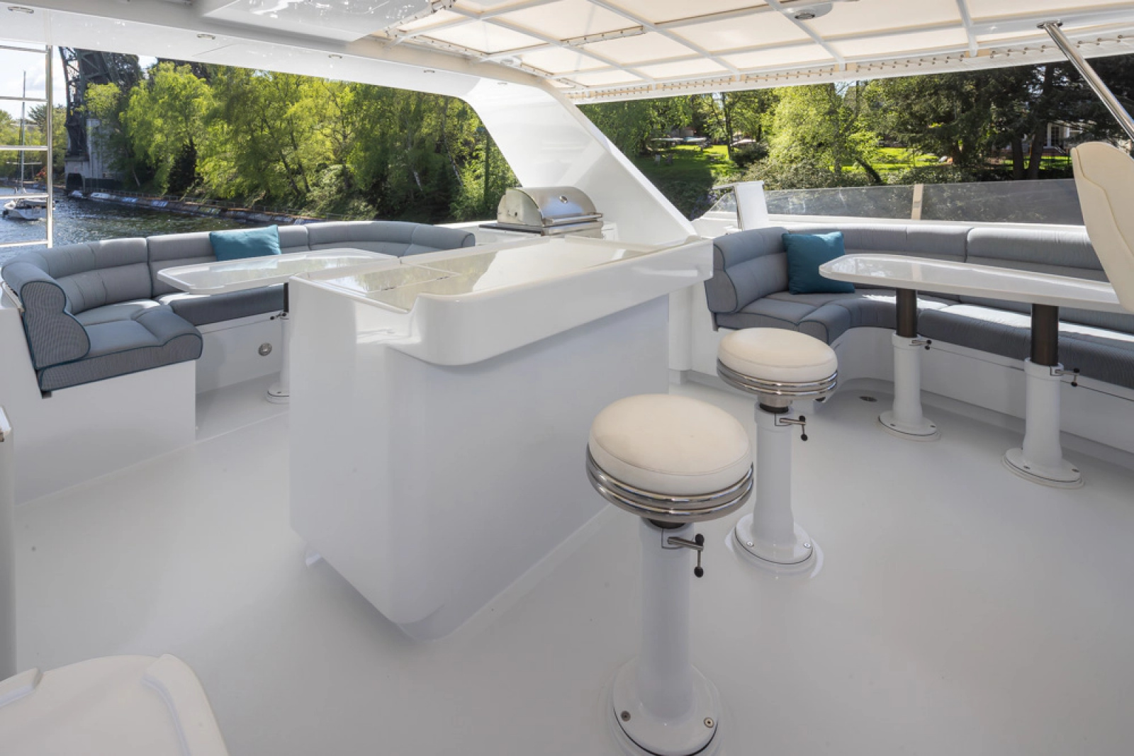1989 Delta Marine Flybridge Motoryacht