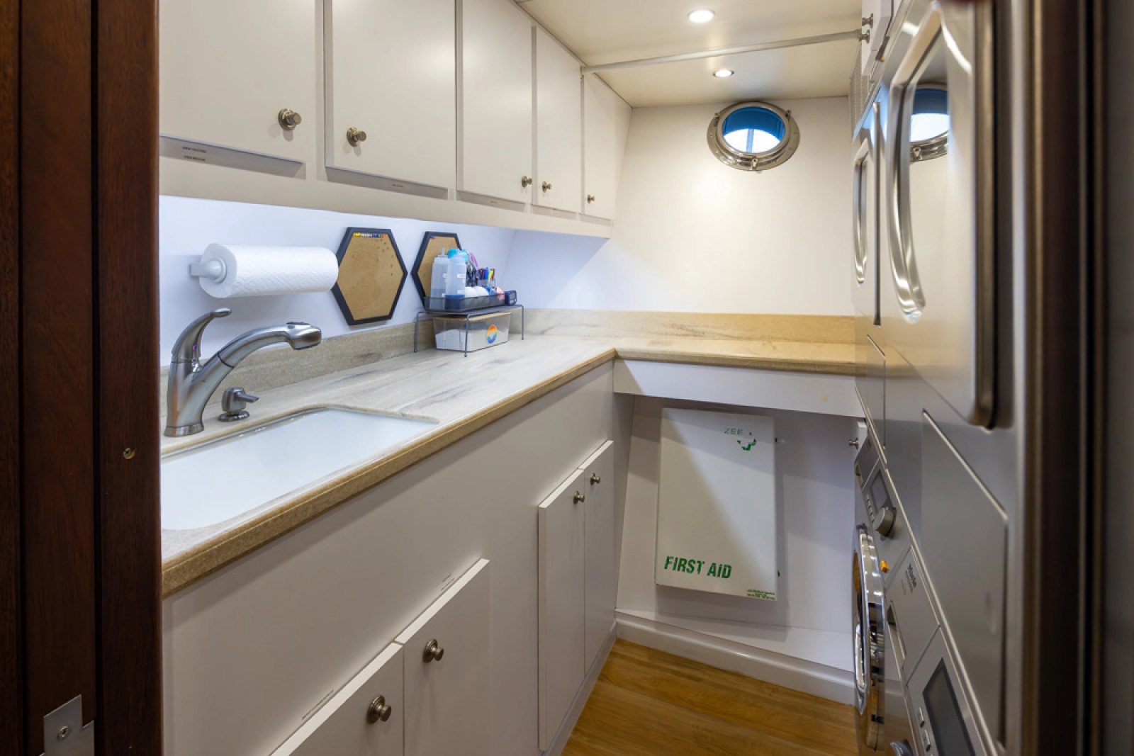 1989 Delta Marine Flybridge Motoryacht