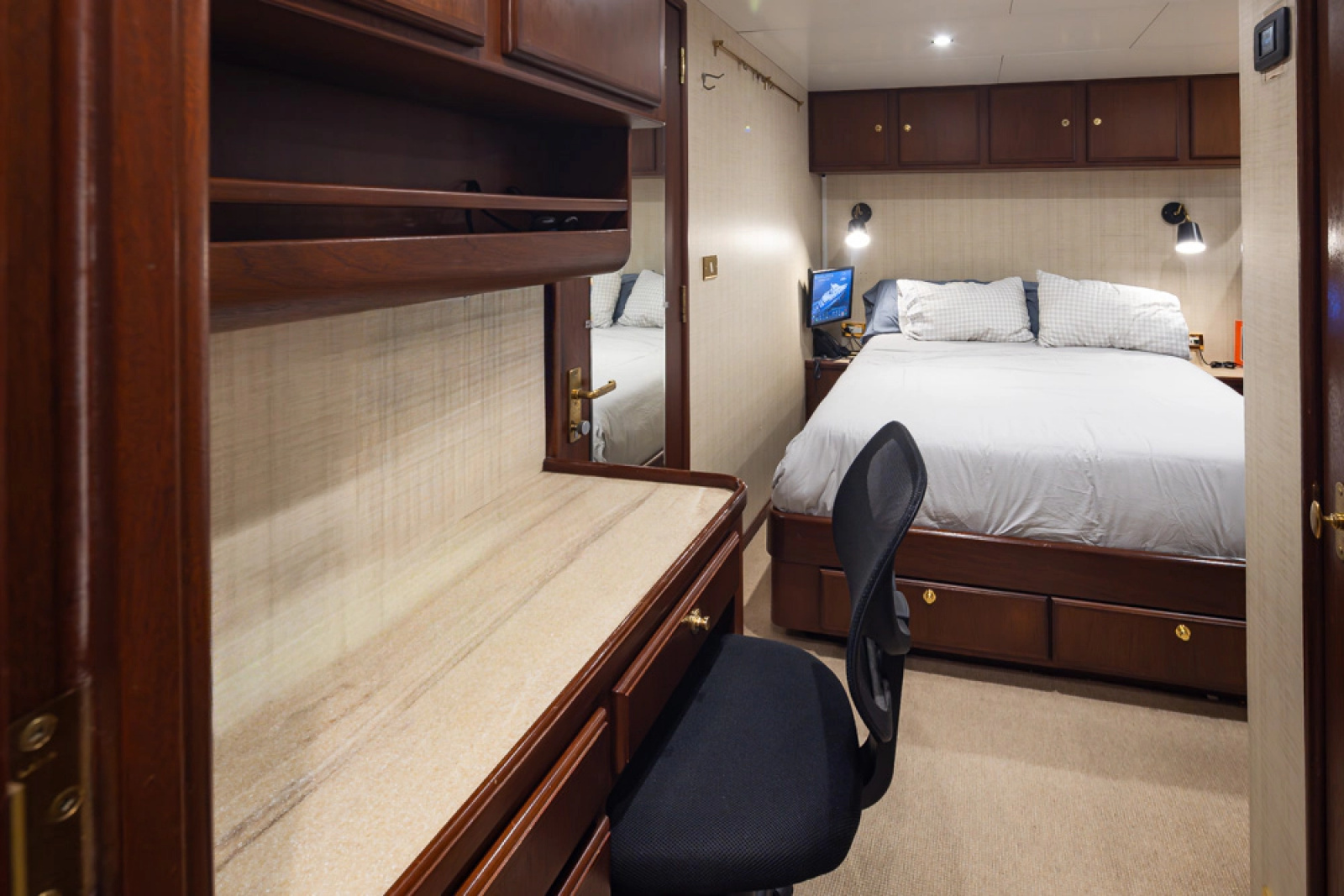 1989 Delta Marine Flybridge Motoryacht