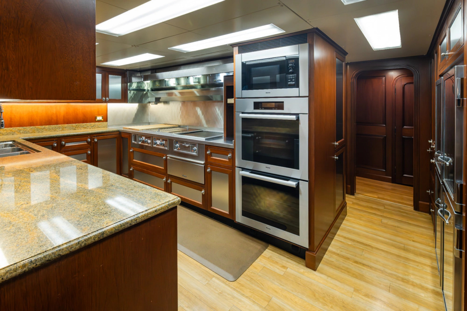 1989 Delta Marine Flybridge Motoryacht