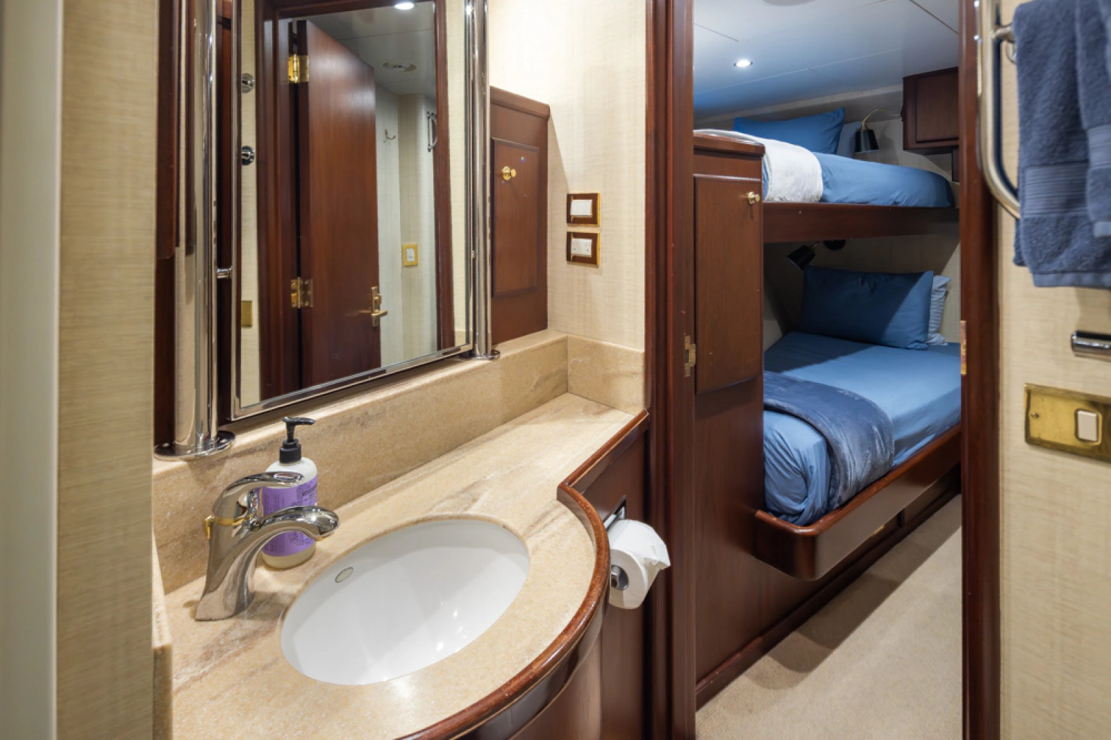1989 Delta Marine Flybridge Motoryacht