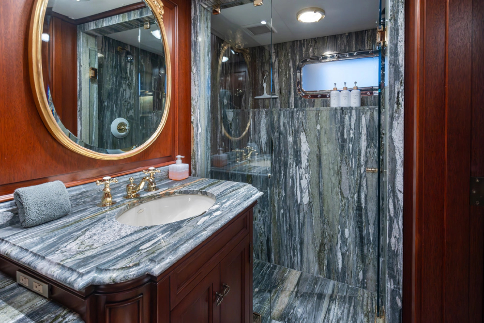 1989 Delta Marine Flybridge Motoryacht