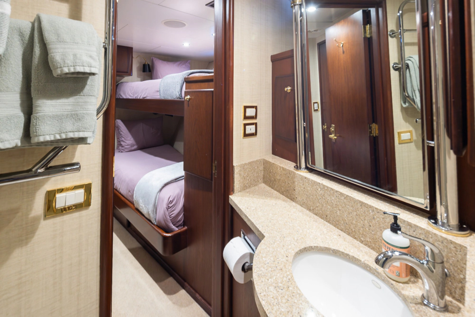1989 Delta Marine Flybridge Motoryacht