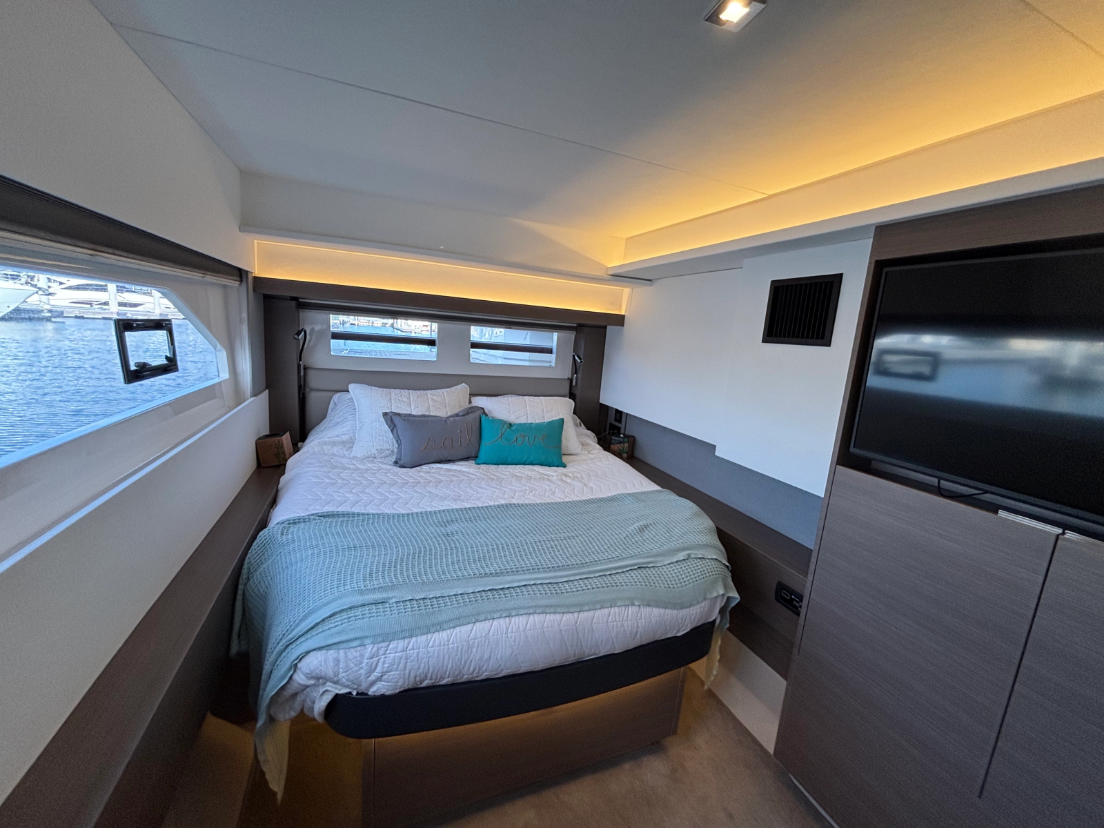 2023 Leopard 53 Powercat