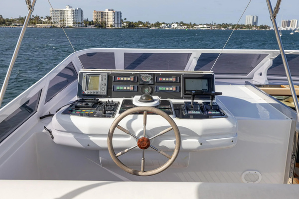 1999 Azimut 100