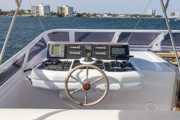 1999 Azimut 100