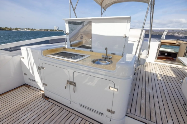 1999 Azimut 100