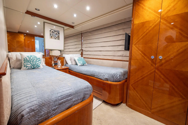 1999 Azimut 100