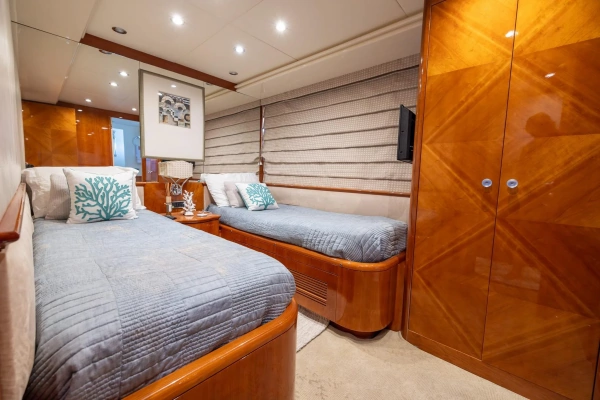 1999 Azimut 100