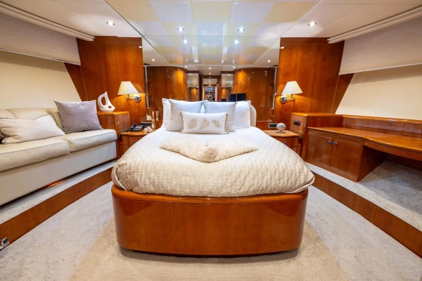 1999 Azimut 100